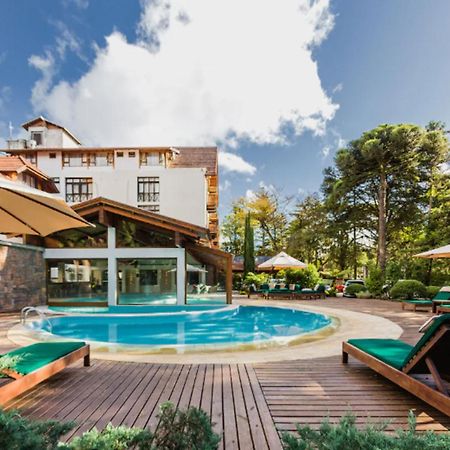 Bavaria Sport Hotel Gramado Dış mekan fotoğraf The swimming pool at the hotel