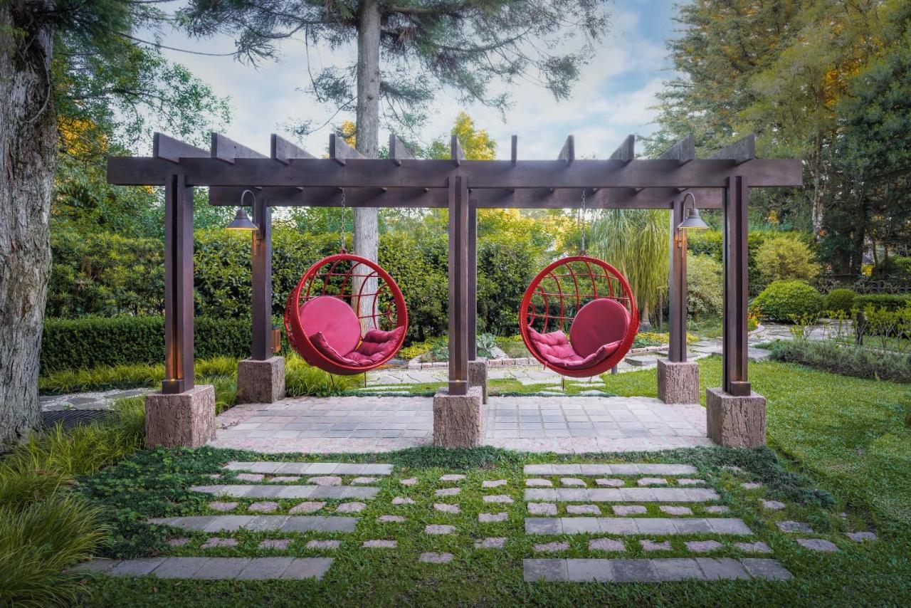 Bavaria Sport Hotel Gramado Dış mekan fotoğraf Pergola with hanging chairs