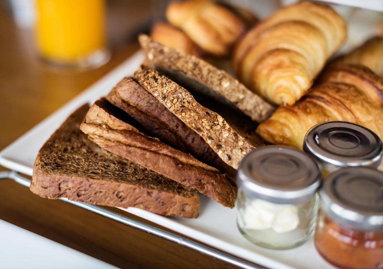 Bavaria Sport Hotel Gramado Dış mekan fotoğraf Croissants and other breakfast pastries